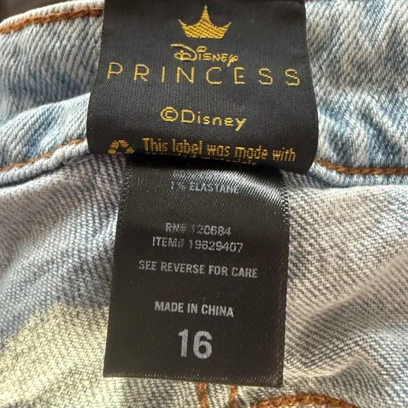 Her Universe Disney Snow White Seven Dwarfs Light Wash Denim Mom Jeans Womens 16 - Picture 6 of 9